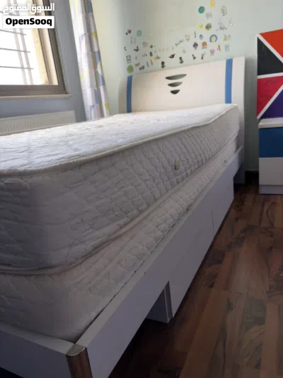 طقم غرفة نوم مودرن + تخت إضافي (مفكك) - حالة ممتازة Complete Bedroom Set & Additional Bed 4