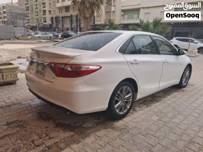 Toyota Camry GLE 4
