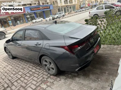 Hyundai Elantra SE 3