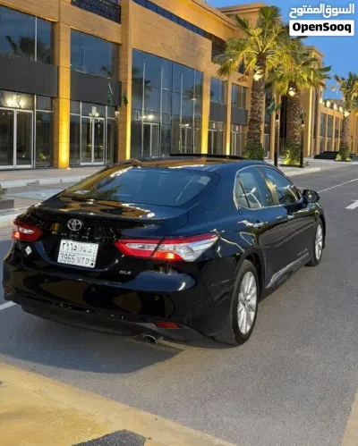 Toyota Camry GLE 2