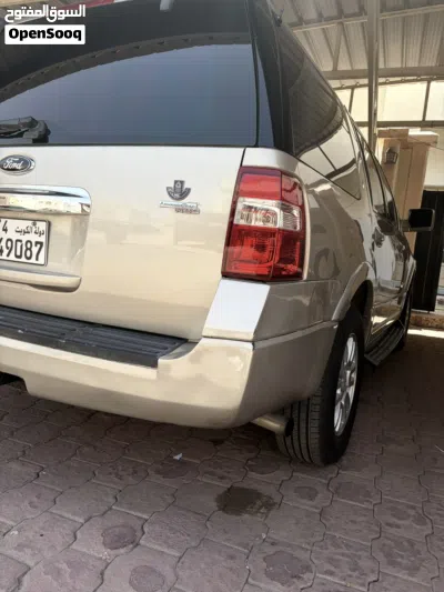 Ford Expedition XLT 2