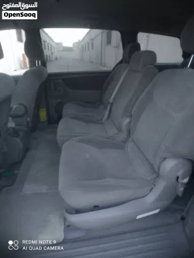 Toyota Sienna LE 2