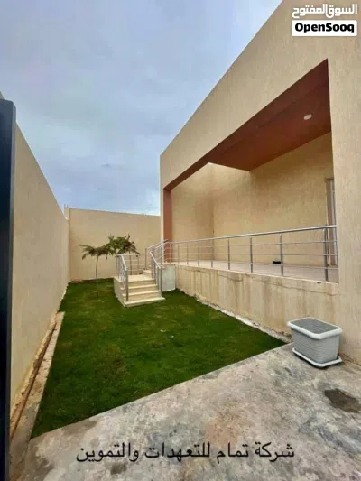 مبني تجاري للايجار في عين زاره الحمودات هو في الاسااس مطبخ كبير بالسكن يمكن تحويره الي مصنع او اي ش 3