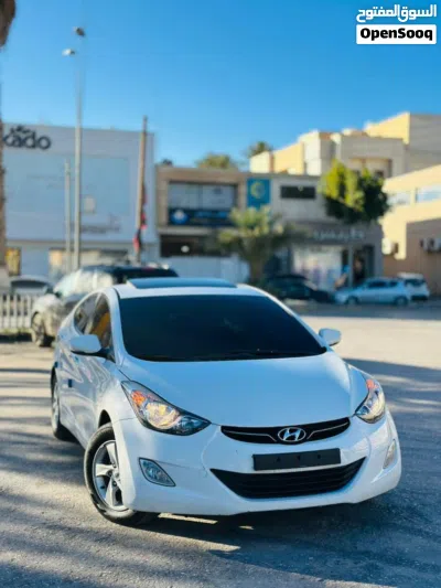 Hyundai Elantra Standard 4