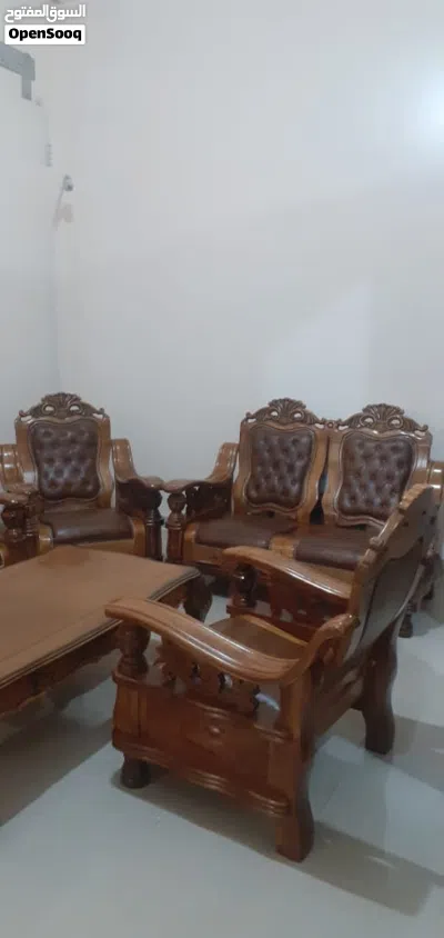غرفة جلوس خشب مع طاولة 2