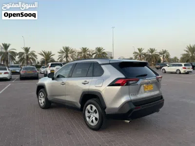 Toyota RAV 4 LE 3