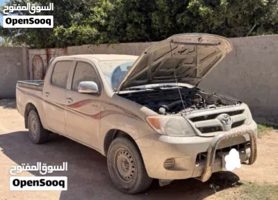 Toyota Hilux DLX 2