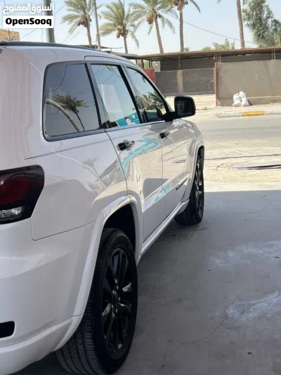 Jeep Grand Cherokee Laredo 4