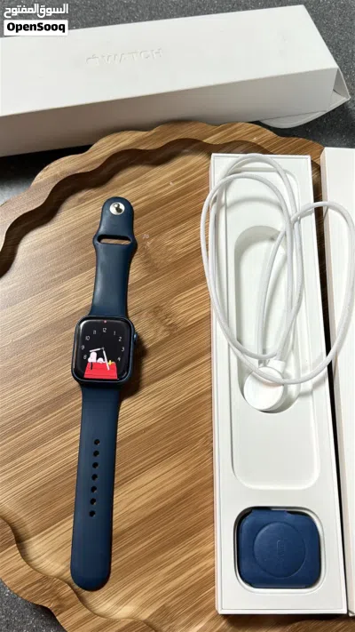 Apple Watch Series 7 GPS 45mm ألمنيوم لون أزرق، مع العلبة والشاحن ، بحالة جيدة البطاريه 83 2