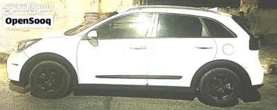 كيا نيرو Standard 4