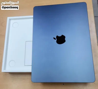 للبيع MacBook air m2/13inch/256GB ssd/16ram/ لون سما الليل كالجديد مع الكرتون 2