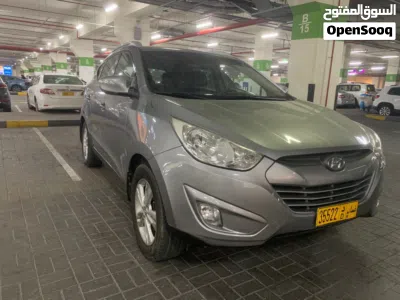 Hyundai Tucson GL Plus 4