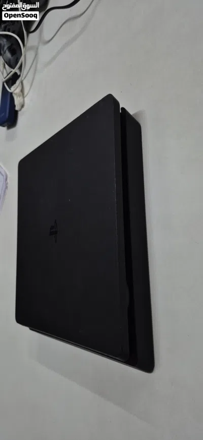 للبيع بلايستيشن 4 سليم (PS4 Slim) - نظافة تامة - 500 جيجابايت بسعر مناسب 3