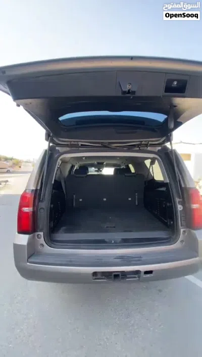 Chevrolet Suburban 1500 2