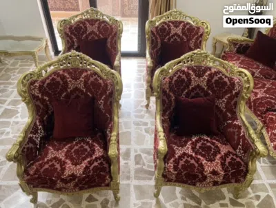 طقم صالون للبيع تصميم كلاسيكي راقي – حالة ممتازة 4
