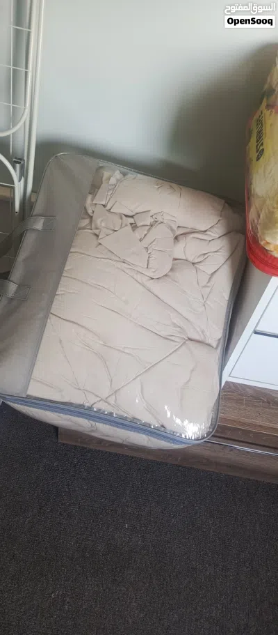 أغطية عدد 2 تقريباً جديد مع مسبل سرير نفر ونص بحالة الواكلة ..البيع بسبب السفر المستعجل 4