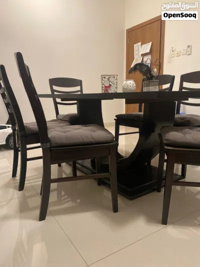 طاولة طعام بحالة ممتازة 3