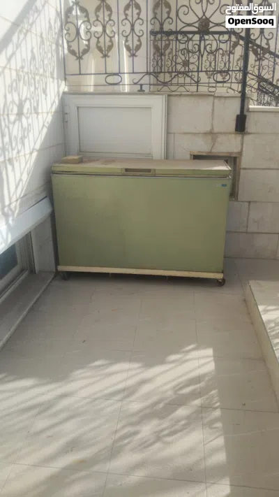 للبيع طاولة وسط و طاولة تلفزيون و فريزر ارضي و لوحة قرآن المعوذات 2
