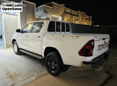 Toyota Hilux SR5 3