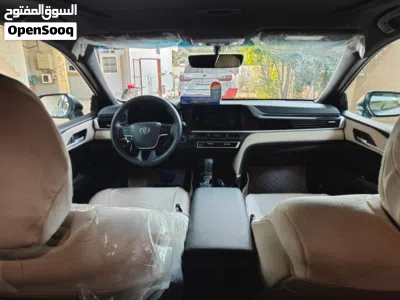 Toyota Camry E Plus HEV 2