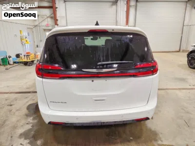 Chrysler Pacifica Standard 2