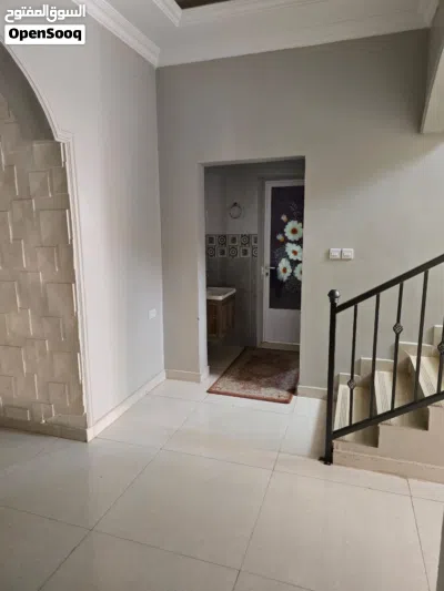 منزل للبيع قريب من الخدمات في حي الظاهر 4