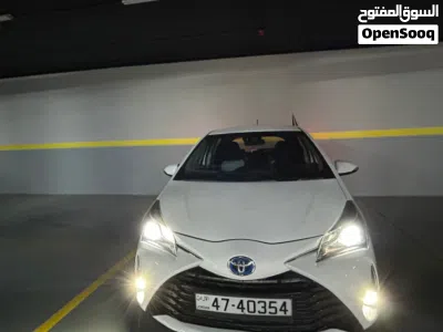 Toyota Yaris E 2
