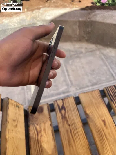 للبيع iPhone 12 4