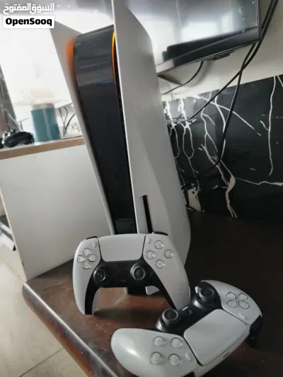 playstation 5 disc معها ايدتين بحالة الوكالة 5 خمس اشهر مكفولة 2