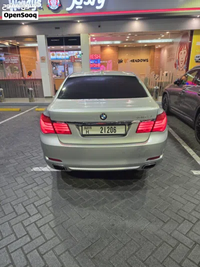 بي ام دبليو الفئة 7 740i xDrive 2