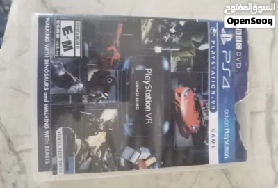 جهاز ps4 و VR مستعمل مع 3 أشرطة 4