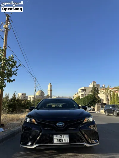 Toyota Camry SE 2