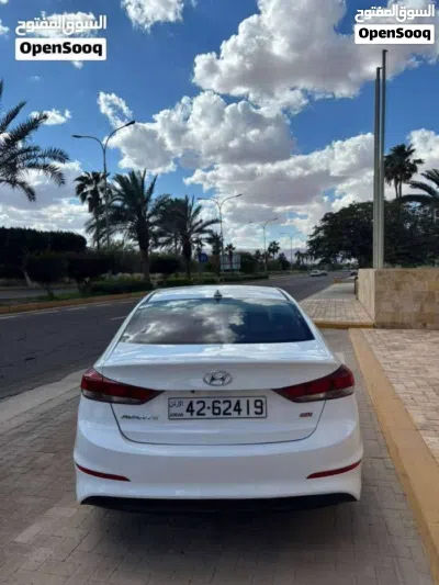 Hyundai Avante SE 3