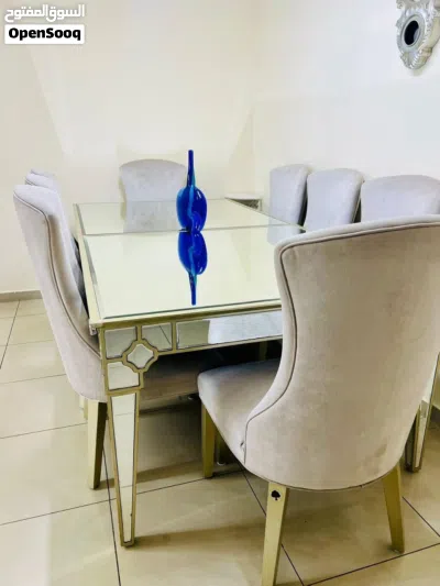 طاولة طعام مع 8 كراسي 2