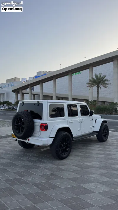 Jeep Wrangler Sahara 4