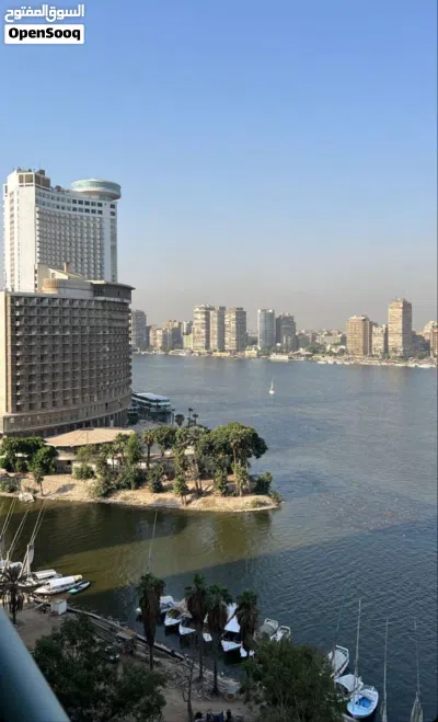 عاين على ارض الواقع شقة فندقية متشطبة بالتكيفات و الفرش و الاجهزة على النيل مباشرة بجوار فندق هيلتون 3