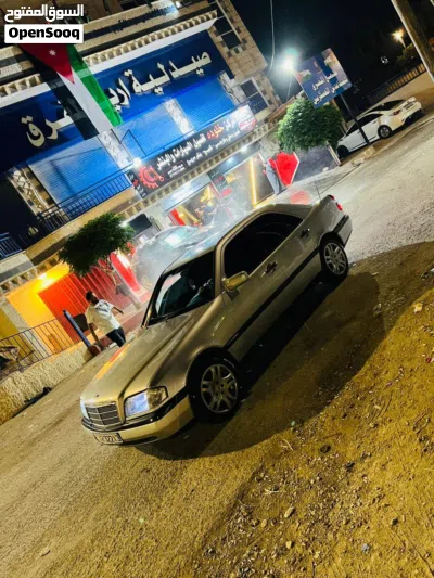 مرسيدس بنز الفئة-C C 180 4