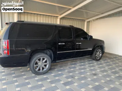 GMC Suburban 2