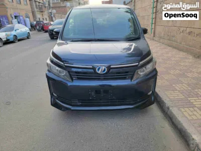 Toyota Voxy Standard 2