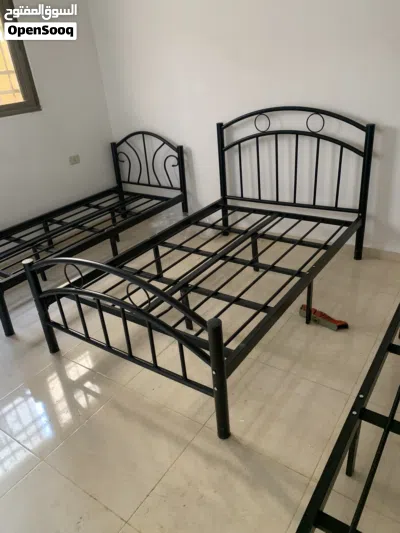 تخت مفرد ونص 8 أرجل متوفر منه الالوان الأسود والأبيض بأقل سعر بالمملكه من معرض محمد ابوسيف 2