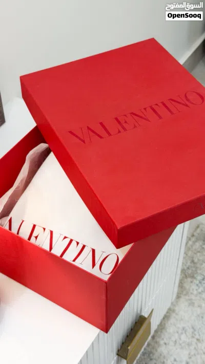 للبيع كاب VALENTINO 2
