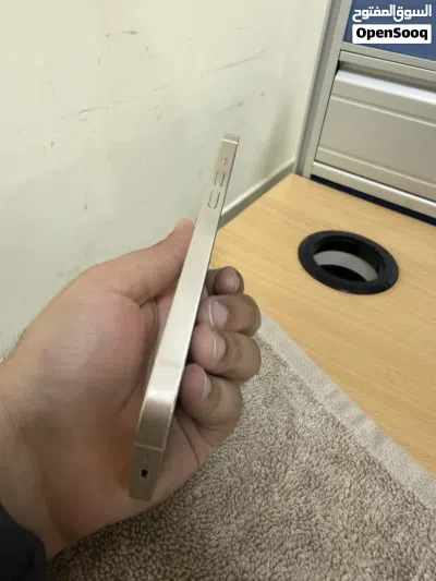 Apple iPhone 14 with 128GB Storage in Pearl White crack glass 3