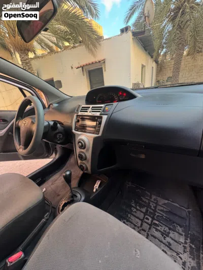 Toyota Yaris Y 2