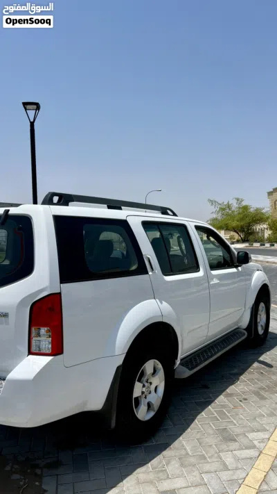 Nissan Pathfinder XE 3