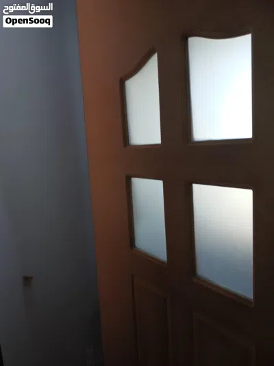 باب خشبي بنوافذ زجاجيه 4