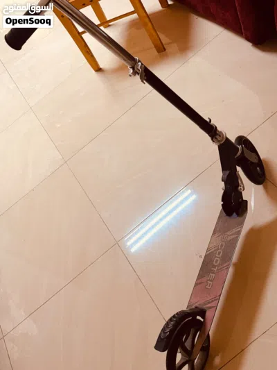 kick scooter good condition, for sale.سكوتر بحالة جيدة، للبيع 4