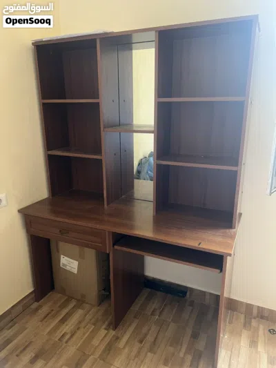 مكتبة مع طاولة 2