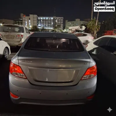 Hyundai Accent Standard 3