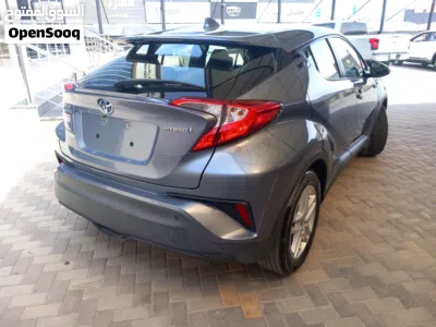 Toyota C-HR LE 3