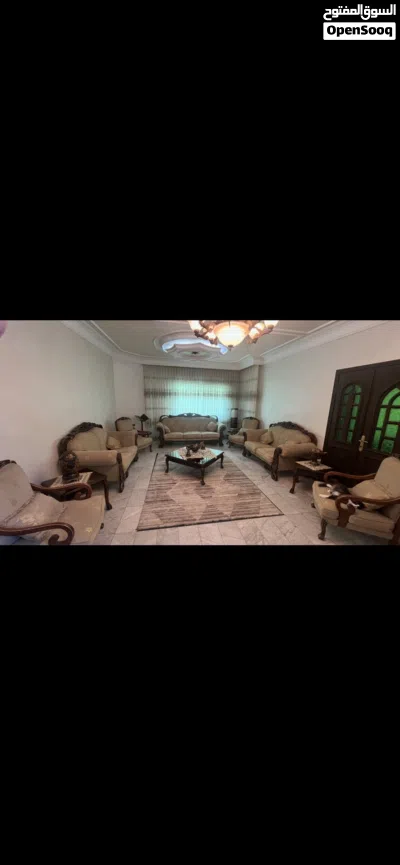 كنب 11 مقعد +طالولة نص كبيره +طاولتين صغار 2